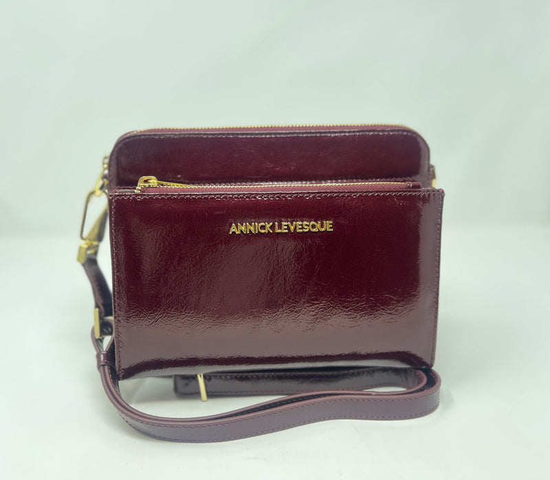 Petit Sac bandoulière 2 en 1 avec porte carte détachable en Cuir rouge bordeaux vernis, Kennedi